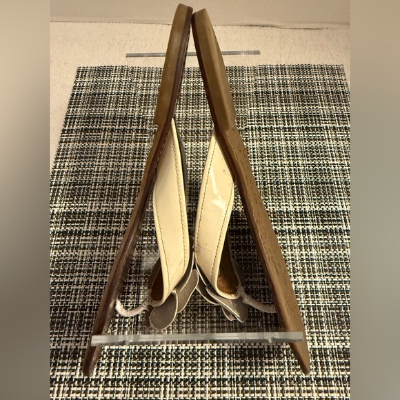 Tory Burch Floral Logo Sandals | Size 7.5 | Leather Thong Sandals | Boho Chic - Picture 9 of 9